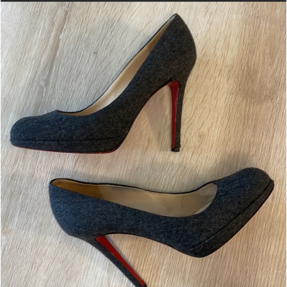 New Simple Christian Louboutin Grey Wool pumps